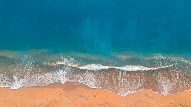 詳情圖-俯視著海灘上的海浪