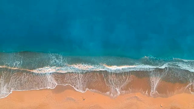 詳情圖-俯視著海灘上的海浪