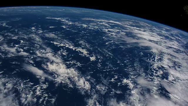 从国际空间站上看到的地球。从太空观察美丽的地球。美国宇航局延时从太空拍摄地球。这段视频由美国宇航局提供。