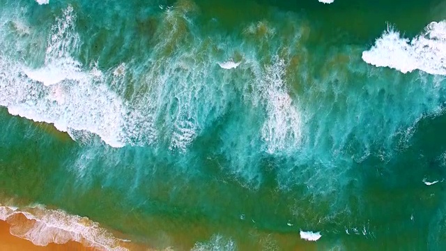 詳情圖-飛過巖石和海浪