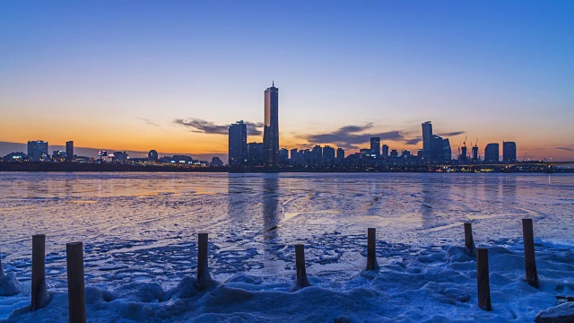 从白天到夜晚，韩国首尔的时光流逝