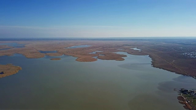 鸟瞰图Ferto- hansag国家公园和Ferto (Neusiedl, Neusiedler See)湖。奥地利和匈牙利边境