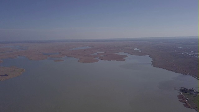 鸟瞰图Ferto- hansag国家公园和Ferto (Neusiedl, Neusiedler See)湖。奥地利和匈牙利边境。原始的原始日志格式。