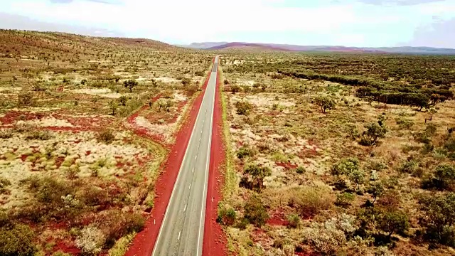 横穿澳洲内陆的无尽道路