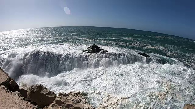 大西洋富尔特文图拉火山海滩上的大浪，缓慢的波浪，泡沫，4K