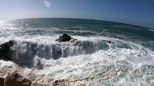 详情图-大西洋富尔特文图拉火山海滩上的大浪，缓慢的波浪，泡沫，4K