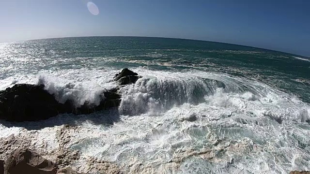 详情图-大西洋富尔特文图拉火山海滩上的大浪，缓慢的波浪，泡沫，4K