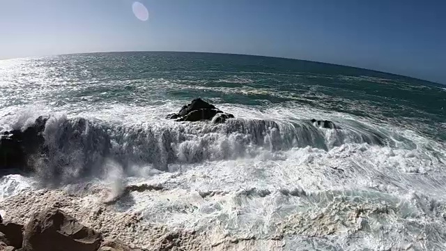 详情图-大西洋富尔特文图拉火山海滩上的大浪，缓慢的波浪，泡沫，4K