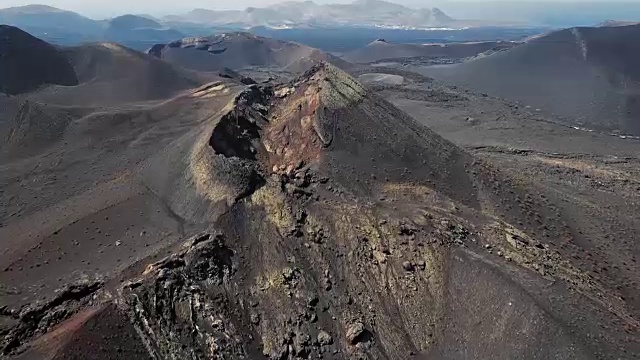 塔曼法亚国家公园附近的火山山谷的航空全景图，兰萨罗特，加那利群岛，西班牙