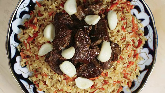 美味的蒜味牛肉肉饭
