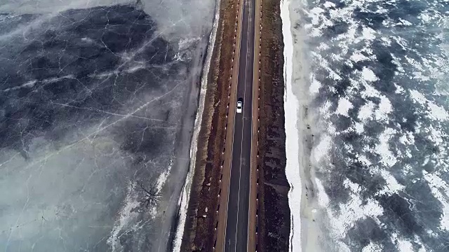 汽车上的道路以上的观点