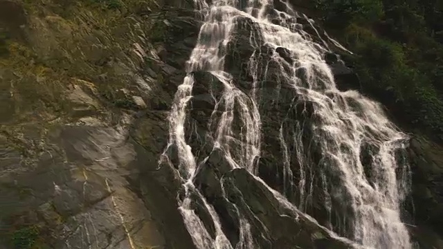 詳情圖-大而美麗的熱帶雨林瀑布航拍