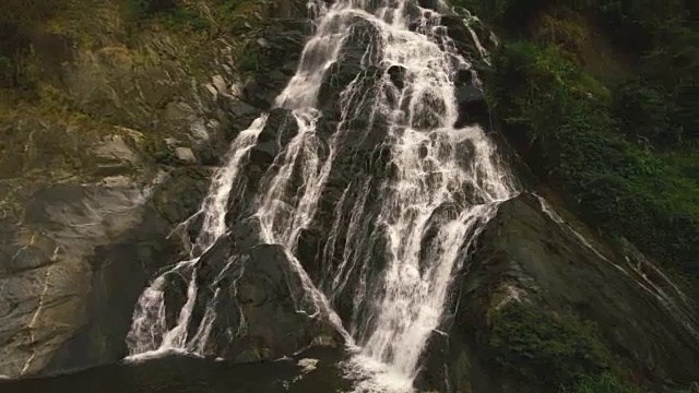 詳情圖-大而美麗的熱帶雨林瀑布航拍