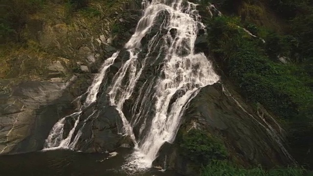 詳情圖-大而美麗的熱帶雨林瀑布航拍