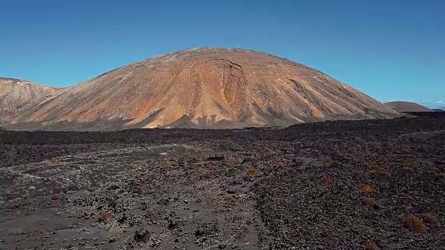 塔曼法亚国家公园附近的火山山谷的航空全景图，兰萨罗特，加那利群岛，西班牙