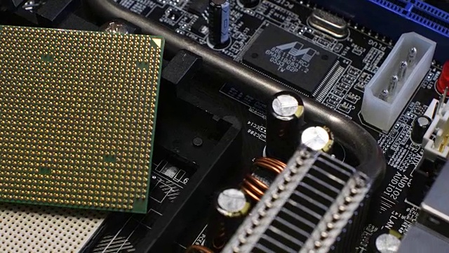 关闭CPU和PC主板上的相关插座。4K旋转视频。
