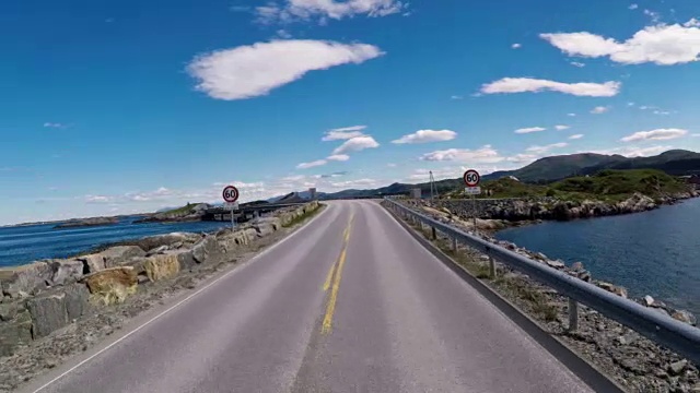 詳情圖-在挪威的一條路上駕駛汽車大西洋路或大西洋路(Atlanterhavsveien)被授予(挪威世紀建設(shè))的稱號。