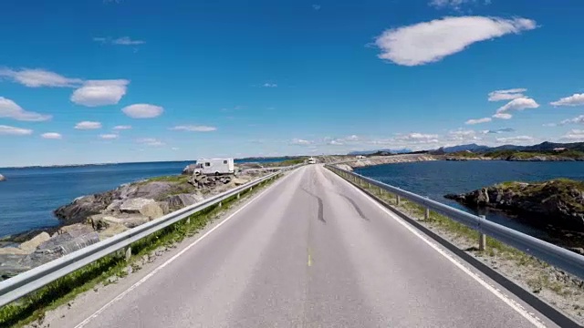 詳情圖-在挪威的一條路上駕駛汽車大西洋路或大西洋路(Atlanterhavsveien)被授予(挪威世紀建設(shè))的稱號。