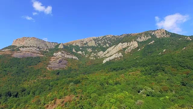 山脉的全景。鸟瞰