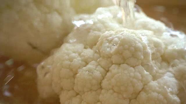 慢动作洗花椰菜
