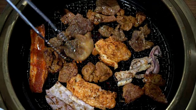 餐厅的韩式烧烤，多部4K视频。