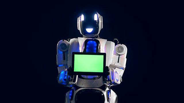 詳情圖-白色機器人轉向攝像機，拿著一塊綠色的屏幕板。
