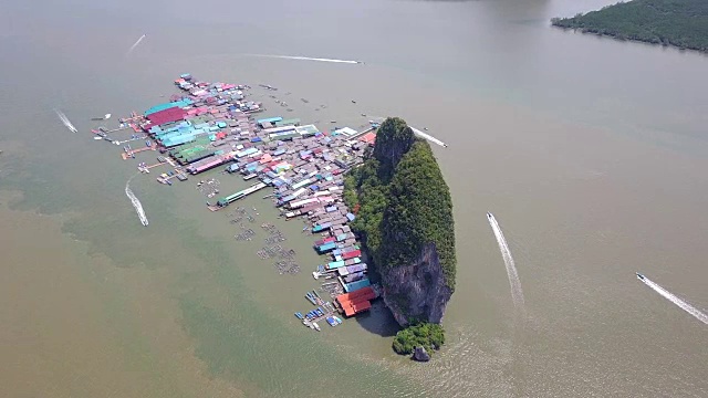 鸟瞰泰国攀雅湾戈班衣岛的渔村