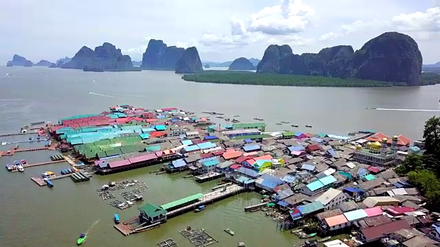 鸟瞰泰国攀雅湾戈班衣岛的渔村