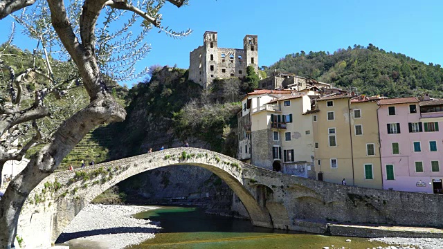 意大利利古里亚的中世纪小镇Dolceacqua