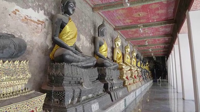 泰国曼谷的大理石寺庙Benchamabopitr Dusitvanaram佛像