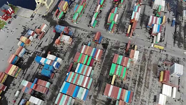航运业-工业港口与集装箱鸟瞰图