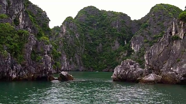 越南吉巴岛下龙湾美丽的泻湖风景