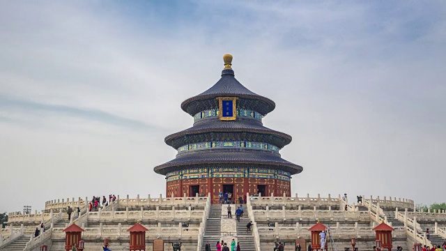 中國首都北京天壇的一群游客。