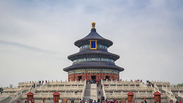 詳情圖-中國首都北京天壇的一群游客。