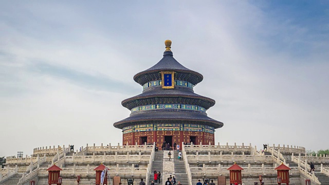 詳情圖-中國首都北京天壇的一群游客。