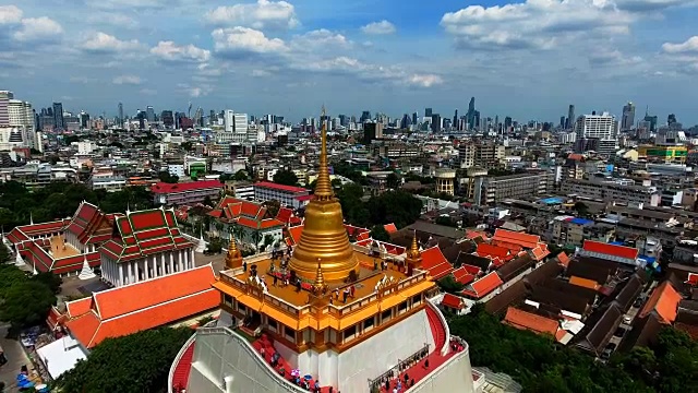 从空中俯瞰从曼谷的一个无人机Wat Saket - Temple of the Golden Mountain