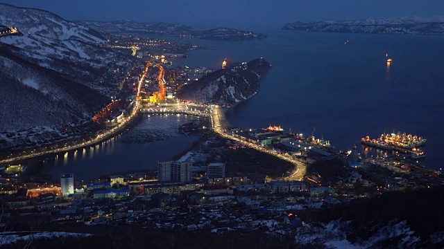 堪察加半岛首府中心的夜景——彼特罗巴甫洛夫斯克堪察加城