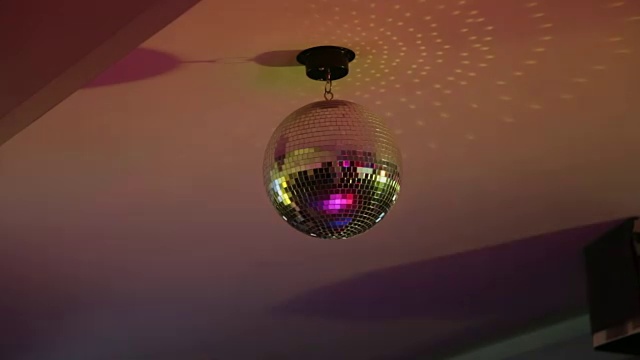 夜总会里的迪斯科镜