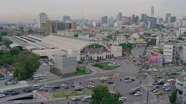 俯视泰国曼谷华兰蓬火车站;慢镜头