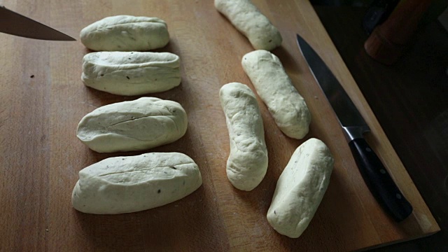 制作糕点——用刀切，特写，慢动作
