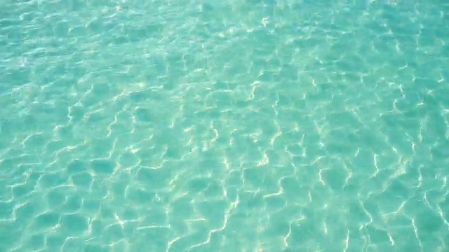 详情图-加勒比海浅水海浪海岸绿松石