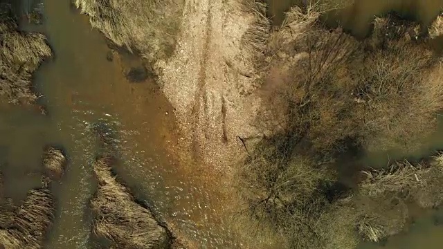 穿越河流