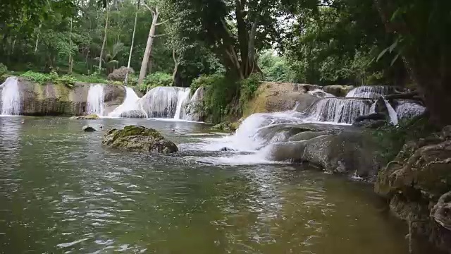 瀑布雨季