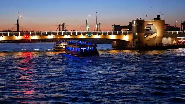 城市夜间海船