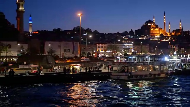 城市夜间海船