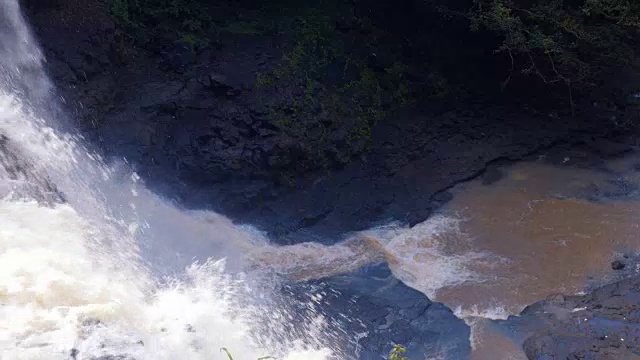 瀑布特写