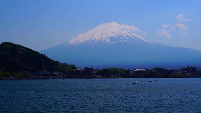 富士山和湖的倒影