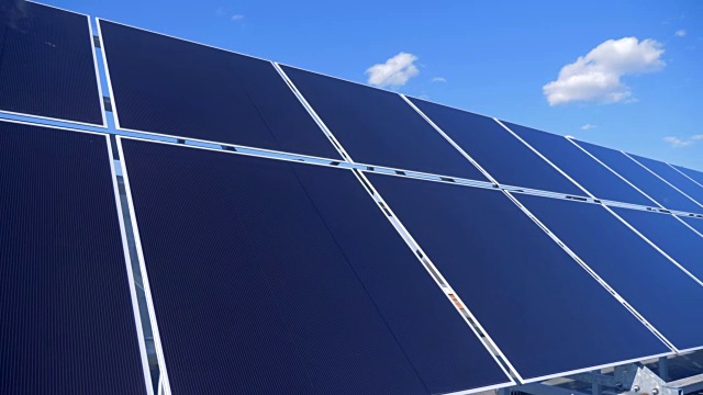 室外的太陽能電池。太陽能電池板的特殊模塊工作，得到陽光。