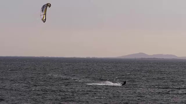 风筝冲浪