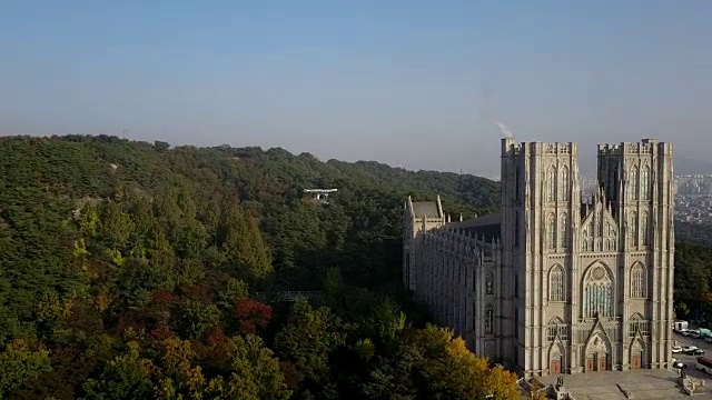 鸟瞰图的庆熙大学秋天，首尔，韩国